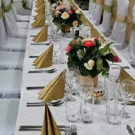 Hotel Montana فندق 3*